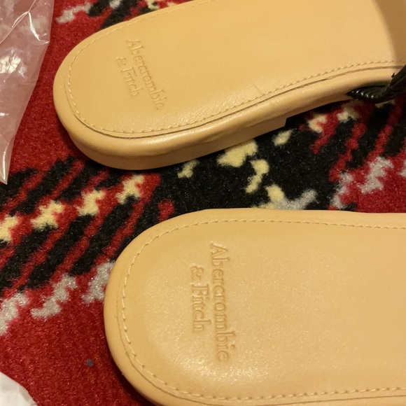 A&f slides size 8-9 medium - Picture 3 of 7